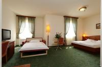 Gastland M0 Hotel akciós háromágyas szabad szobája Szigetszentmiklóson