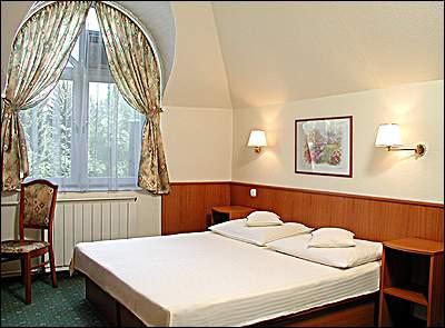 Hotel Korona Panzió Budapesten, akciós közvetlen szobafoglalás a Korona Panzióba - Hotel Korona Panzió Budapest - családias panzió Budapest Budai oldalán a Sasadi úton