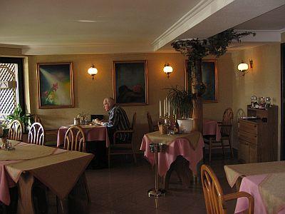 Hotel Molnár étterme - akciós hotelszoba a 3 csillagos Hotel Molnárban, Budapest zöldövezetében, a Széchenyi-hegyen - Hotel Molnár - Budapesti szép és olcsó Hotel Molnár a XII. kerületben, Budán
