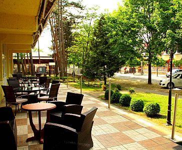 ✔️ Siófoki Nostra Hotel kávézó terasza - ✔️ Hotel Nostra*** Siófok - Olcsó 3 csillagos hotel a Balatonnál, Siófokon 