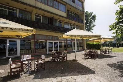 Hotel Familia közvetlen vízparti szálloda, Balatonbogláron - Familia Hotel Balatonboglár - Akciós és olcsó balatoni szállás Balatonbogláron