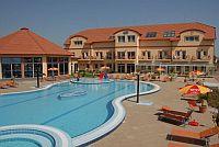 Aqua-Spa Hotel 4* külső élménymedencéje Cserkeszőlőn Aqua-Spa Hotel 4* külső élménymedencéje Cserkeszőlőn