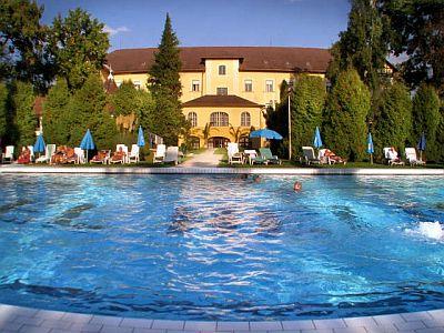 Gyerekbarát szálloda Hévízen külső-belső medencékkel nagycsaládosoknak a Hotel Heliosban - Hunguest Hotel Helios*** Héviz - akciós wellness és gyógyszálloda Hévízen