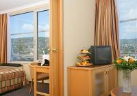 Szép kétágyas szoba a Hotel Budapest szállodában kilátással a budai hegyekre